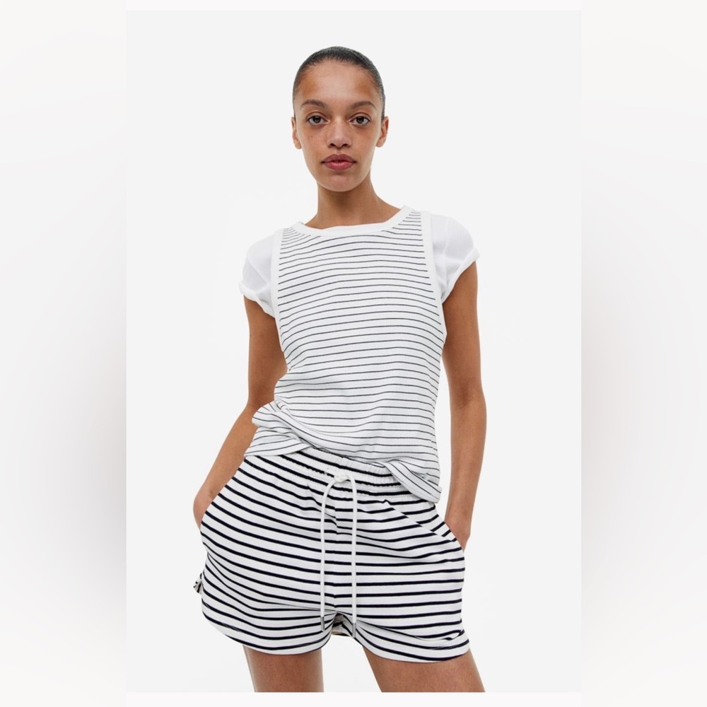 H and M girls sweat shorts striped